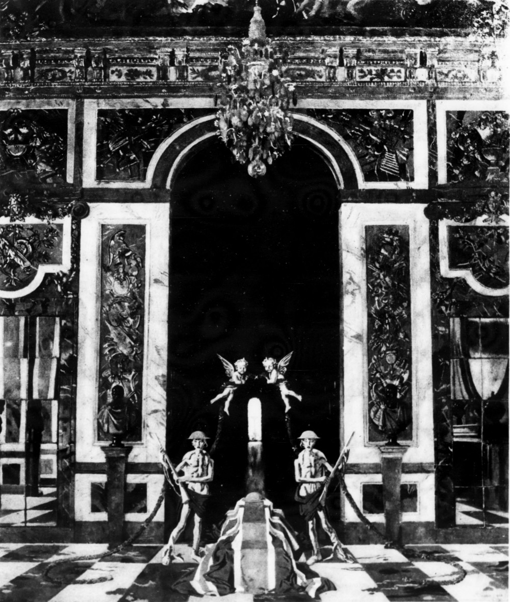 Неизвестному британскому солдату во Франции — вид 1923 года, со стражами и херувимами